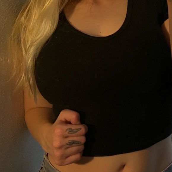 Cropped top - Picture 2 of 2